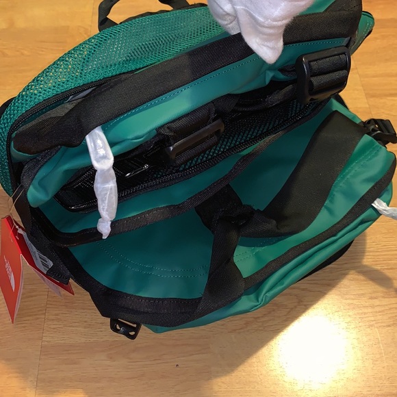 NWT The North Face Base Camp Duffel - Medium Green - Picture 10 of 10